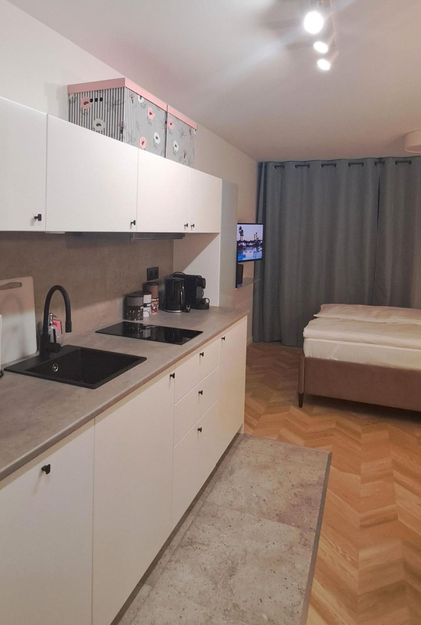 Апартаменти Falcon Center 4 Metro Swietokrzyska Варшава